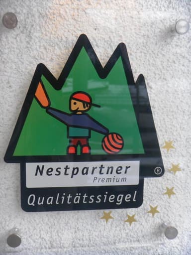 Tierwarthof logo